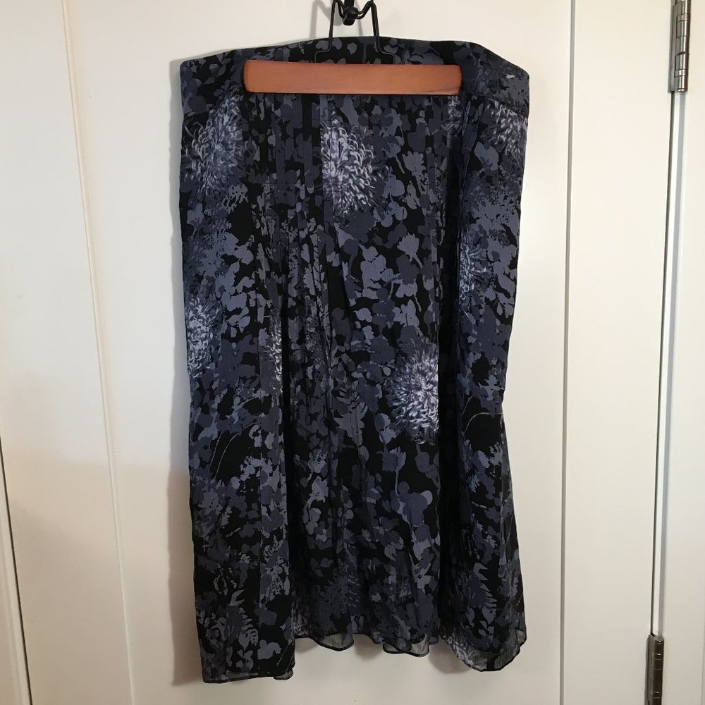 New Ann Taylor Pleated Chiffon Short Skirt with Floral Pattern - Size 8